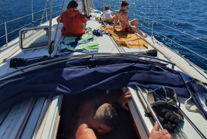 From Puerto de Mogán: Sailboat Trip with Food and Drinks