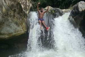 Da San Juan: Tour della foresta pluviale e degli acquascivoli di El Yunque