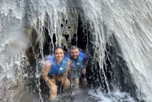 De San Juan: passeio de aventura de dia inteiro em cavernas e cachoeiras