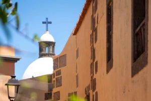 グランカナリア島のグアヤデケ渓谷と高い山頂をご覧ください。