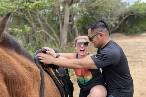 Aguadilla: Ratsastus rannalla hevosen selässä