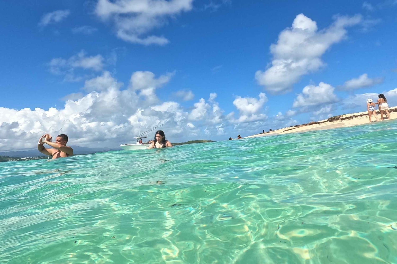 Icacos: Double Dip Power Catamaran Snorkling og strandtur