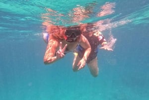 Icacos: Double Dip Power Catamaran Snorkling og strandtur