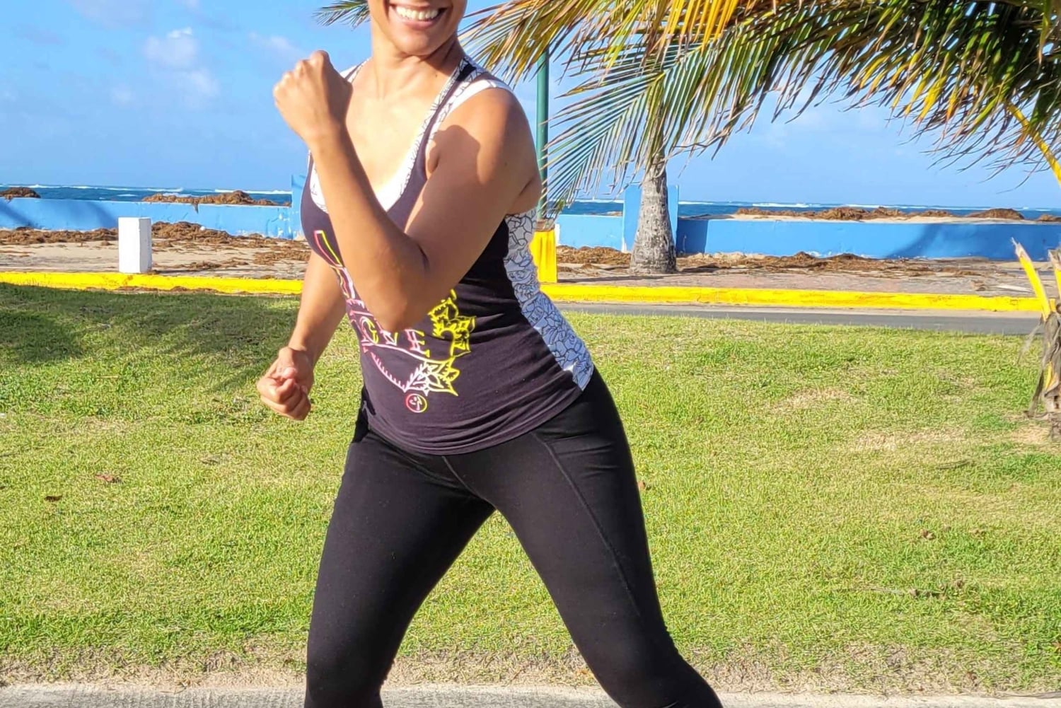 Zajęcia latynoskiej zumby na plaży w San Juan, Portoryko