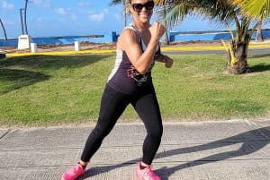 Zajęcia latynoskiej zumby na plaży w San Juan, Portoryko