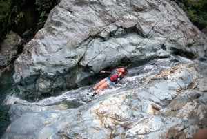 ルキリョ：エル・ユンケ熱帯雨林ハイキングとウォータースライダーアドベンチャー