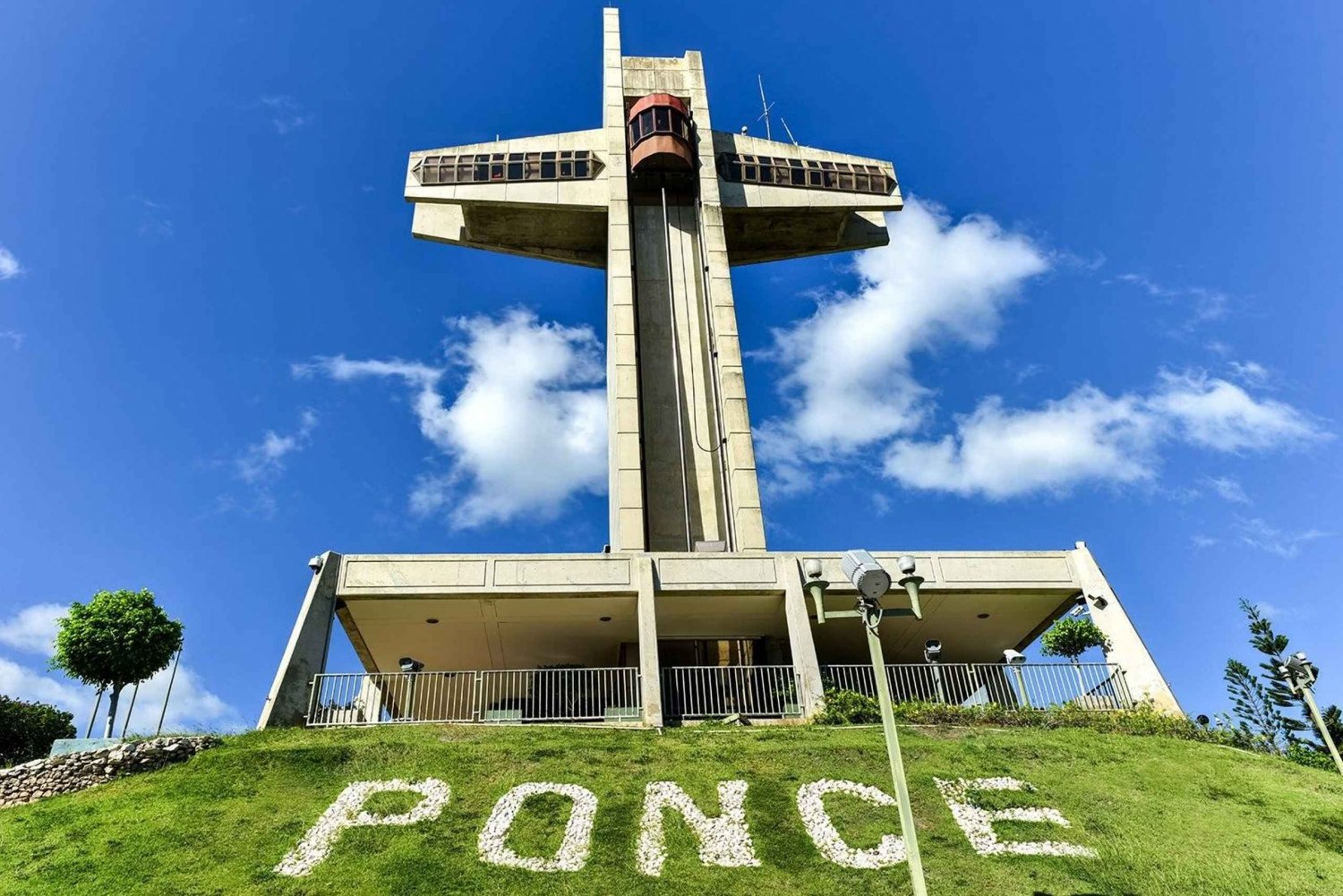 Ponce Historical Walking Tour& Castillo Serralles Tour &Meal