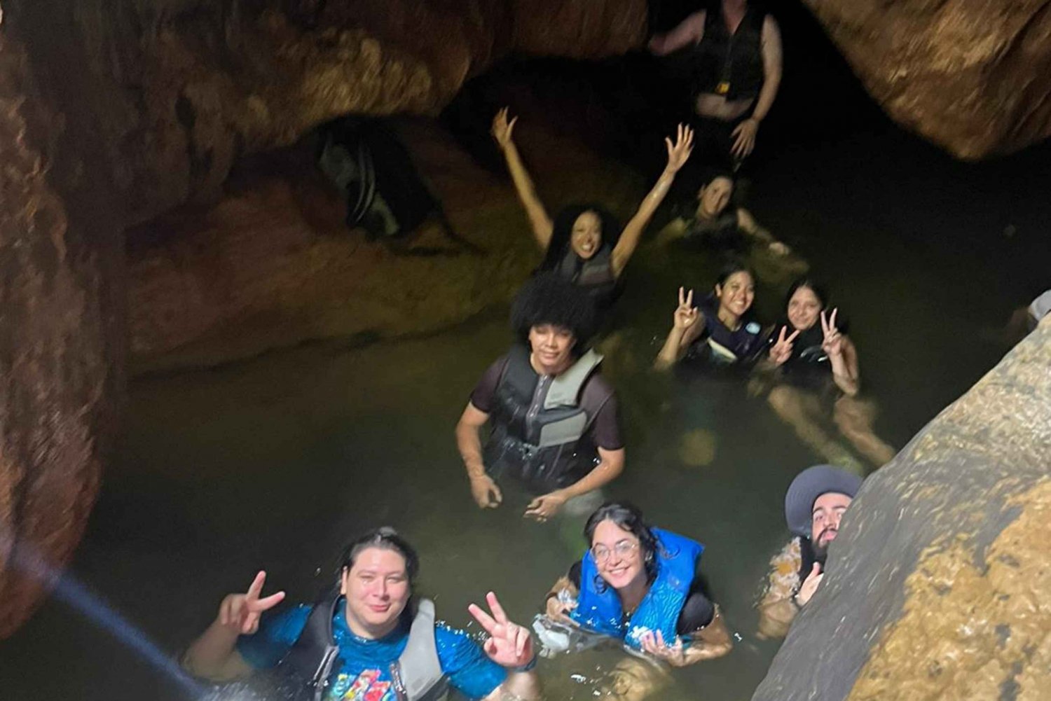 De San Juan: Cavernas na floresta tropical e aventura em uma cachoeira escondida