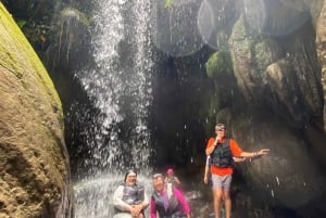 Porto Rico: Aventura na Cachoeira Escondida dos Tainos e das Cavernas da Floresta