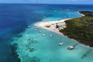 Fajardo: Excursión en catamarán por la isla de Icacos, snorkel y almuerzo