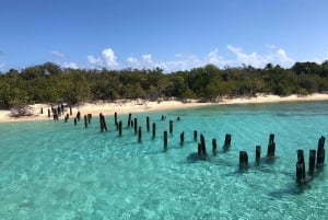 Fajardo: Passeio de catamarã pela Ilha Icacos, mergulho com snorkel e almoço