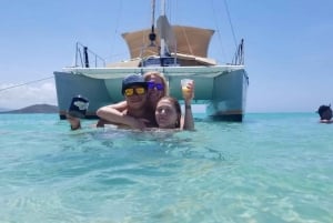 Fajardo: Catamarantocht naar het eiland Icacos, snorkelen & lunch