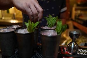 San Juan: Craft Cocktail Walking Tour with 3 Cocktails