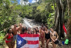 サンファン：エル・ユンケ熱帯雨林ハイキング & ルキロビーチ