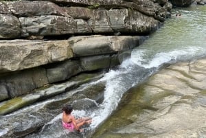 サンファン：エル・ユンケ熱帯雨林ハイキング & ルキロビーチ