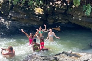 サンファン：エル・ユンケ熱帯雨林ハイキング & ルキロビーチ