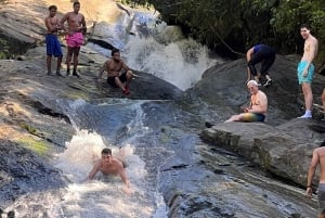サンファン：エル・ユンケ熱帯雨林ハイキング & ルキロビーチ