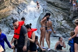 サンファン：エル・ユンケ熱帯雨林ハイキング & ルキロビーチ