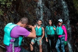 San Juan: El Yunquen sademetsävaellus ja vesiliukumäki ja Bio Bayn lahti