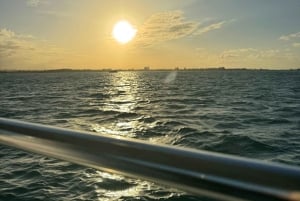 San Juan: Old San Juan Sunset Cruise with Drinks & Transfer