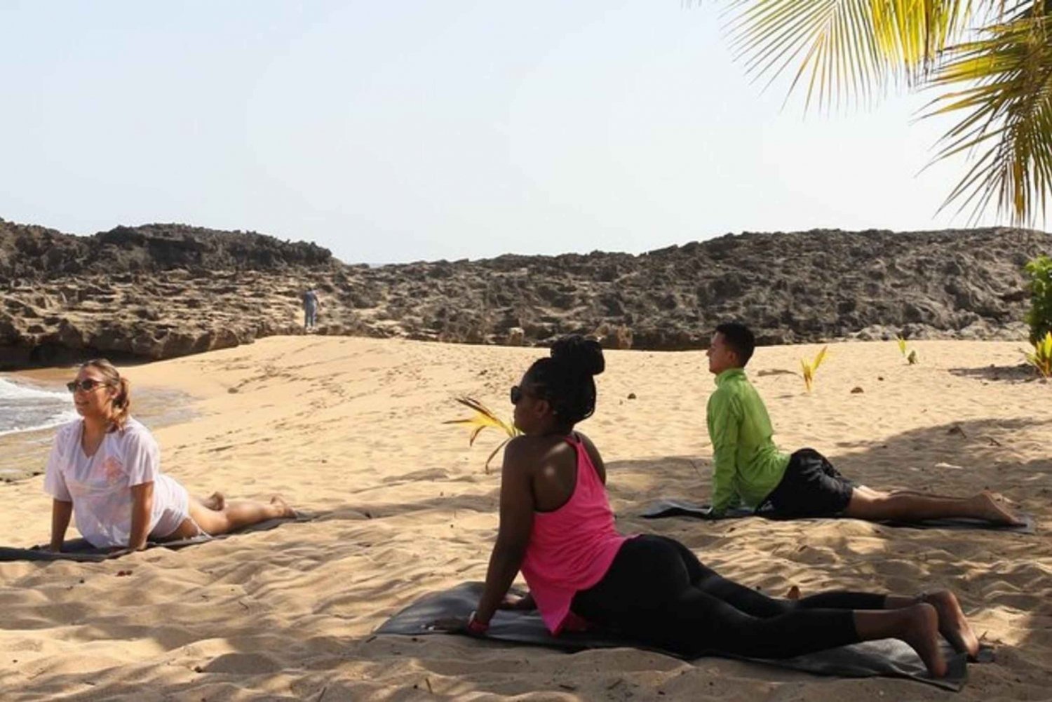 San Juan: Private Beach Yoga Experience with Transport
