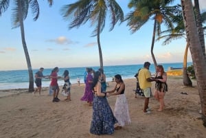 San Juan: Sunset Salsa Class by the Beach