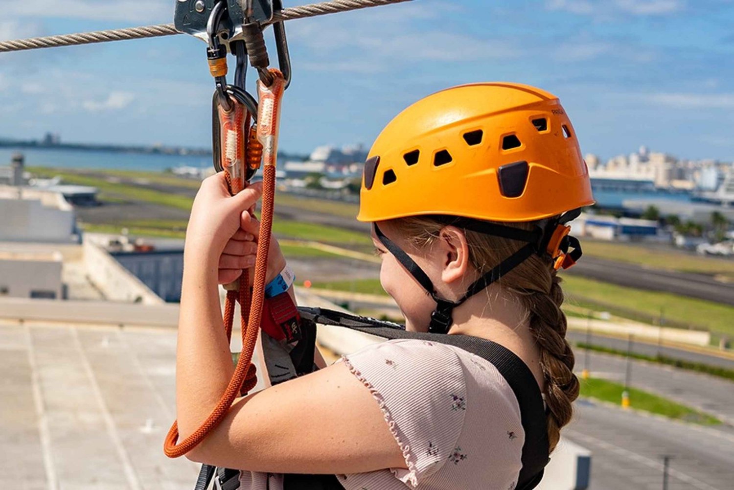 San Juan: Urban Park Sky Bull Zipline Experience