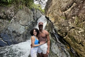 Transporte para as cachoeiras e o toboágua da floresta tropical El Yunque