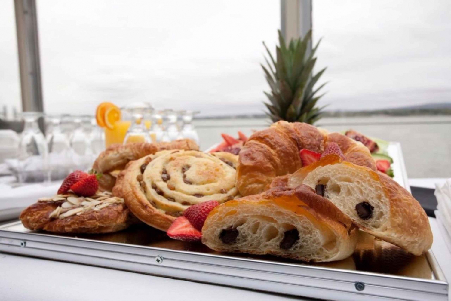 Québec City: Weekend River Brunch Cruise with VIP Option