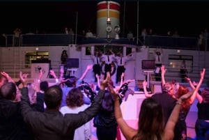 Québec City: Evening Cocktail Cruise with Live DJ