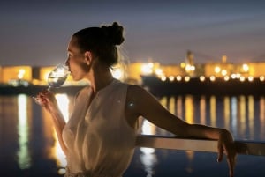 Québec City: Evening Cocktail Cruise with Live DJ
