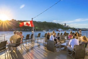 Québec City: Evening Cocktail Cruise with Live DJ
