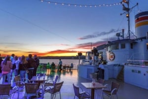 Québec City: Evening Cocktail Cruise with Live DJ