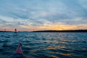 Excursão de caiaque ao pôr do sol na cidade de Quebec com o vinho Mapple