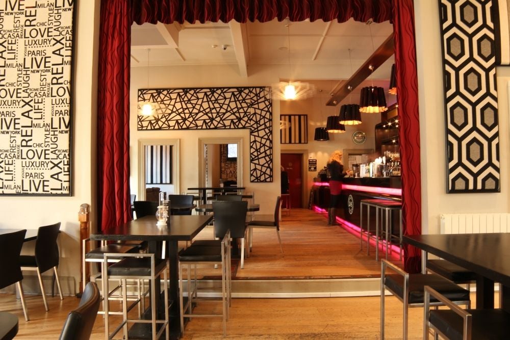 1876 Bar and Restaurant