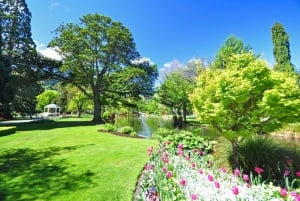 Enjoying Queenstown Walking Tour for Couples