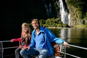 Milford Sound Full-Day Tour with Lunch