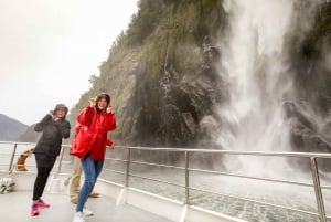 From Queenstown: Milford Sound Full-Day Trip with Lunch
