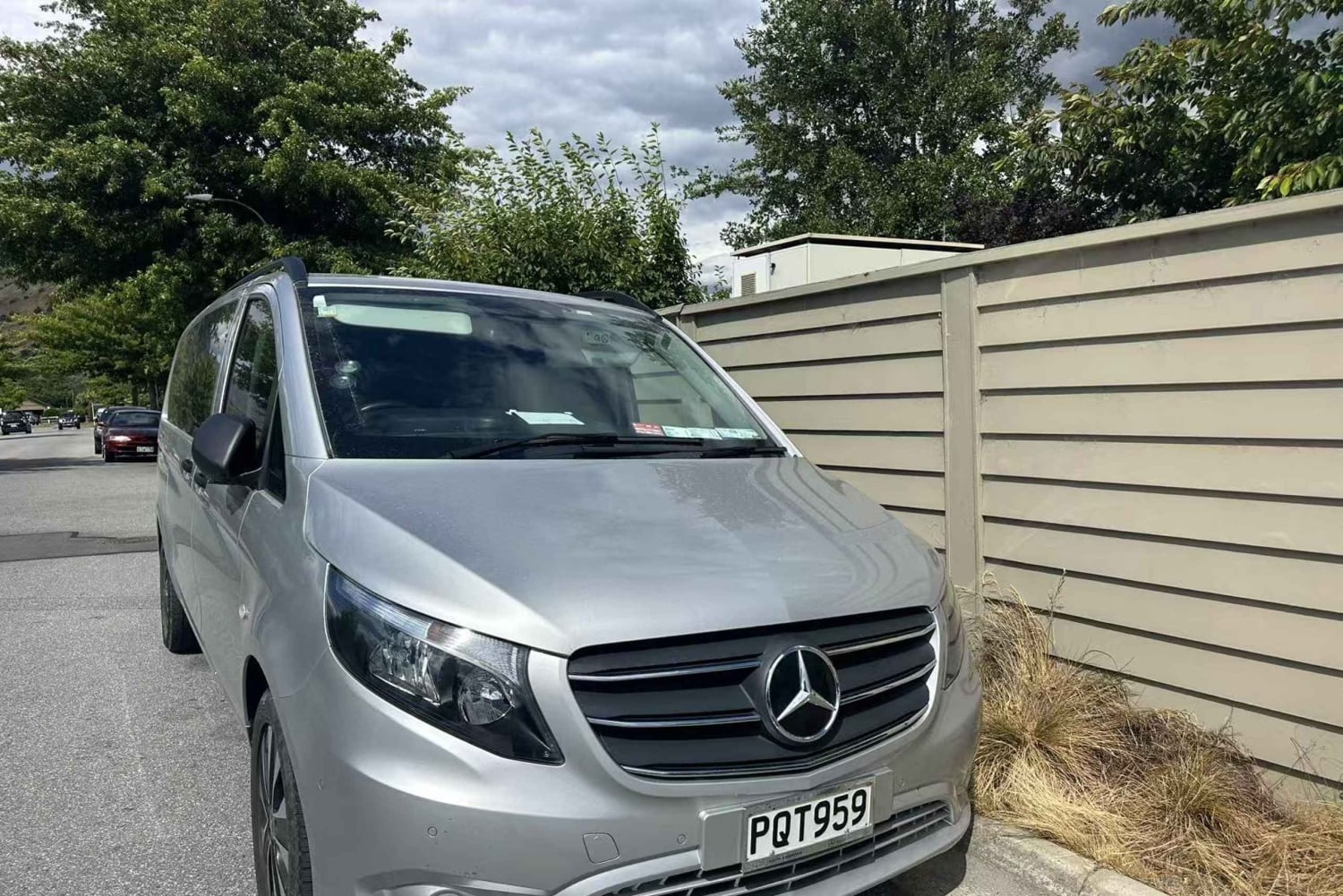 ニュージーランドのクイーンズタウンにあるメルセデスVフリートがお客様のお手伝いをいたします