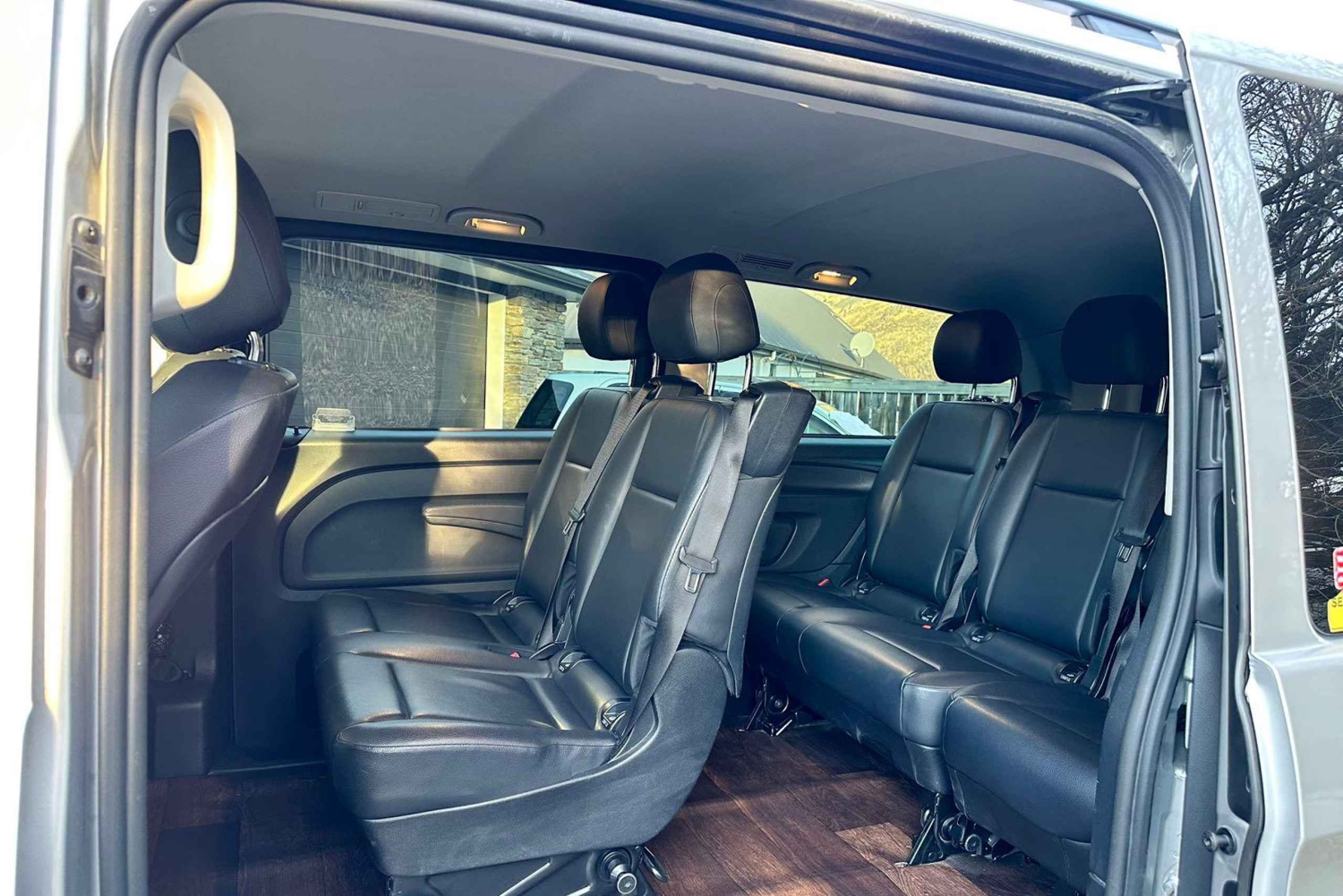 ニュージーランドのクイーンズタウンにあるメルセデスVフリートがお客様のお手伝いをいたします