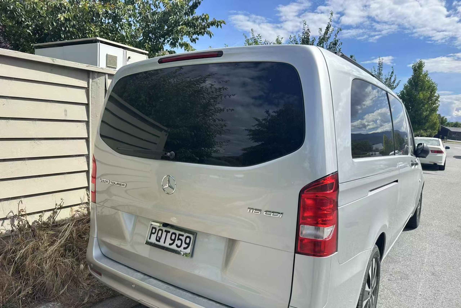 ニュージーランドのクイーンズタウンにあるメルセデスVフリートがお客様のお手伝いをいたします