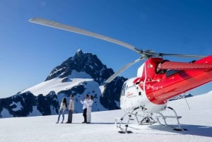 Vol panoramique en hélicoptère dans le détroit de Milford avec atterrissage