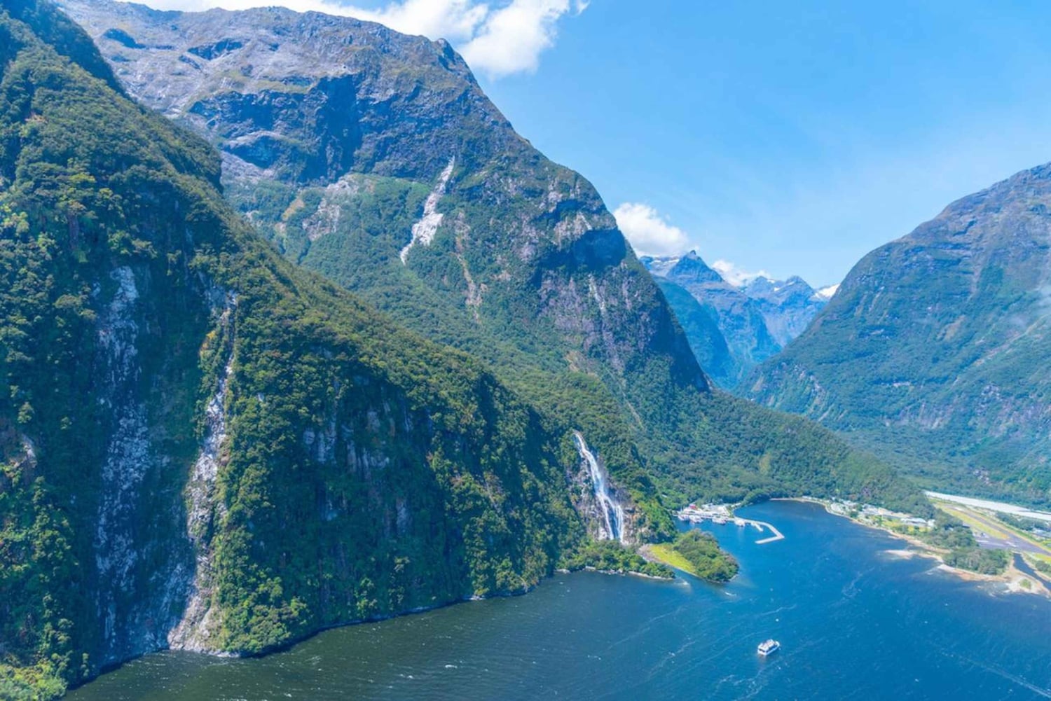 Excursão de helicóptero por Milford Sound e pela costa oeste | 75 minutos