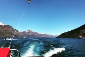 Queenstown: Lake Wakatipu Parasailing Adventure