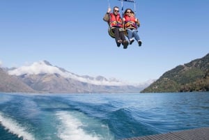 Queenstown: Lake Wakatipu Parasailing Adventure