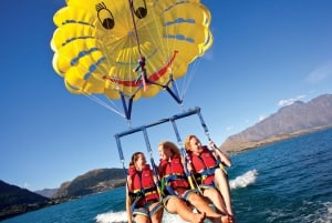 Queenstown: Lake Wakatipu Parasailing Adventure