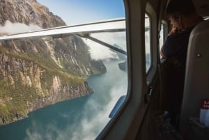 Queenstown: Milford Sound Fly-Cruise-Heli Experience