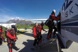 Queenstown: Tandem Skydive from 9,000, 12,000 or 15,000 Feet