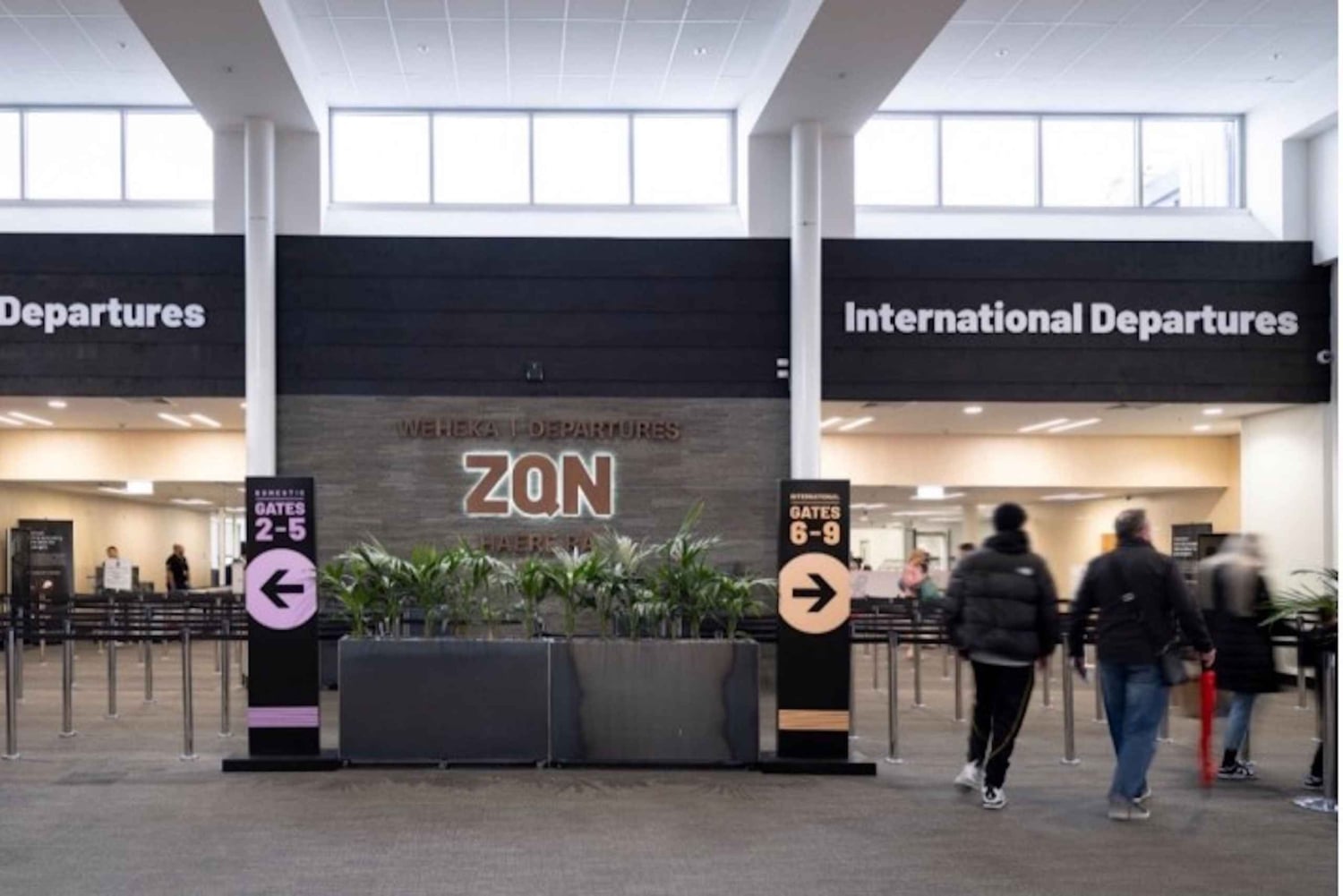 QUEENSTOWN:Private 1 way Airport transfer to/from CBD Hotels