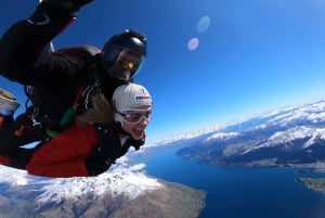 Queenstown: Tandem Skydive from 9,000, 12,000 or 15,000 Feet